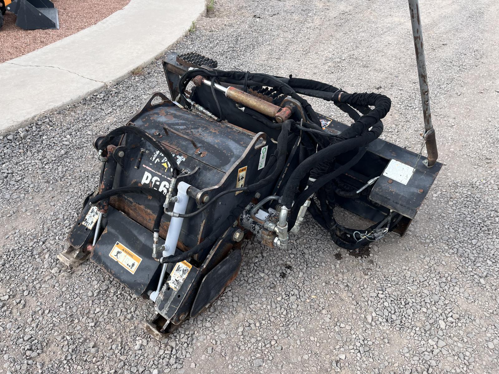 ./imagenes/INVOICE/2019/14505/PERFILADORA PARA MINICARGADOR CATERPILLAR PC6 (10).JPG